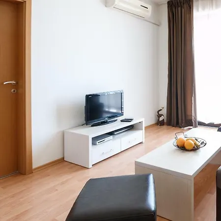 Charming 1 Bedroom *