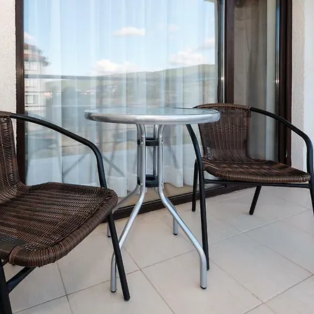 Charming 1 Bedroom Apartment